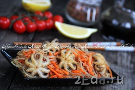 Салат с маленькими свежемороженными осьминогами 